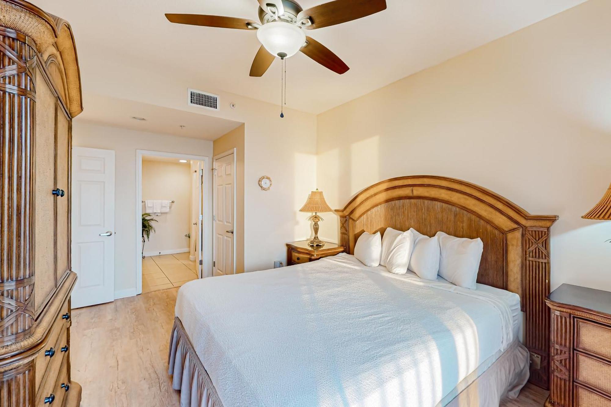 Sterling Reef 1403 Apartment